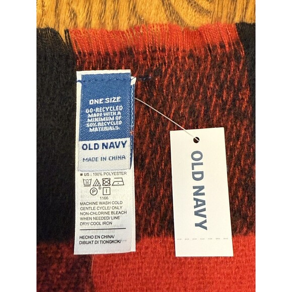 Old Navy Red Black Plaid Fringed Poncho Wrap Scarf soft comfortable New - Picture 5 of 6